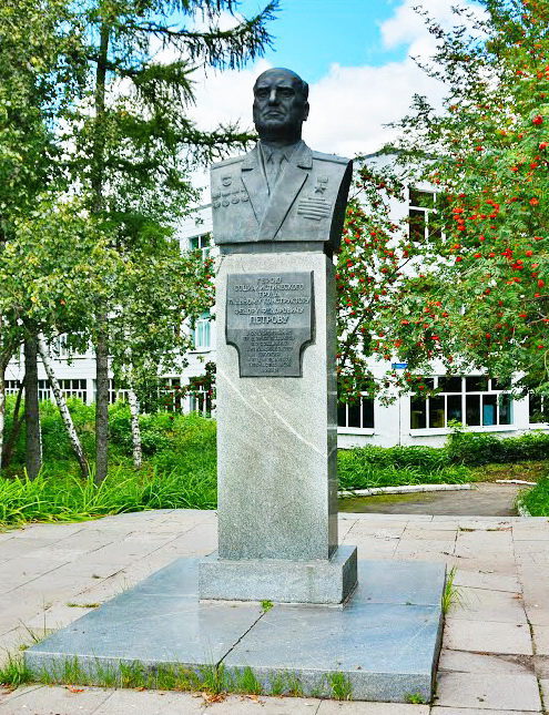Petrov_Fyodor_Fyodorovich_bust.jpg