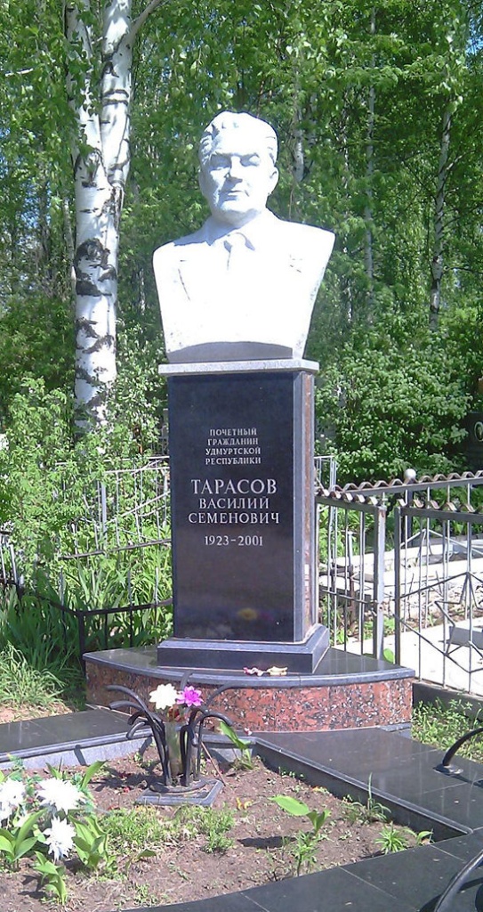 Tarasov_VS_gst_mogila.jpg